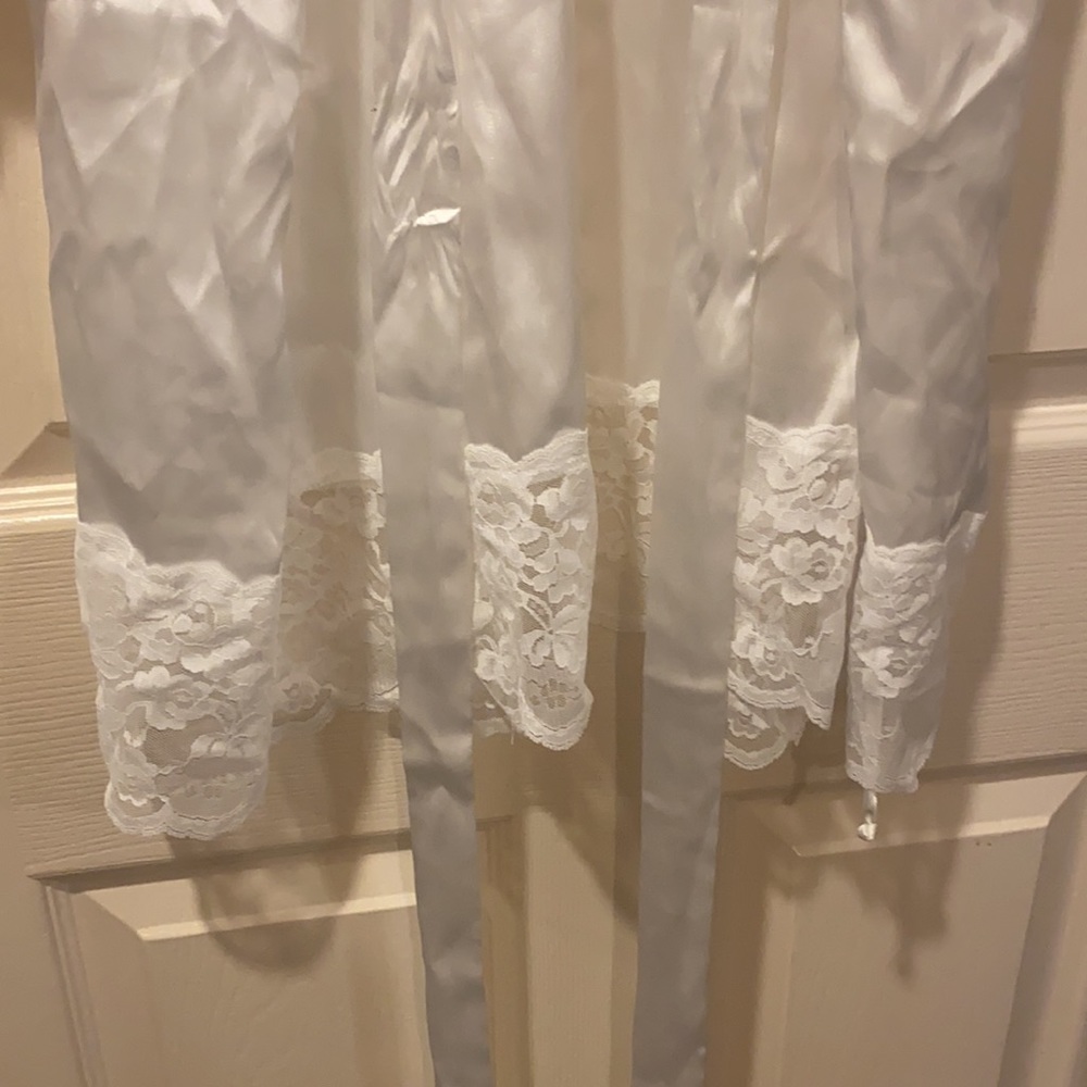 Bridal Robe - Picture 6 of 8